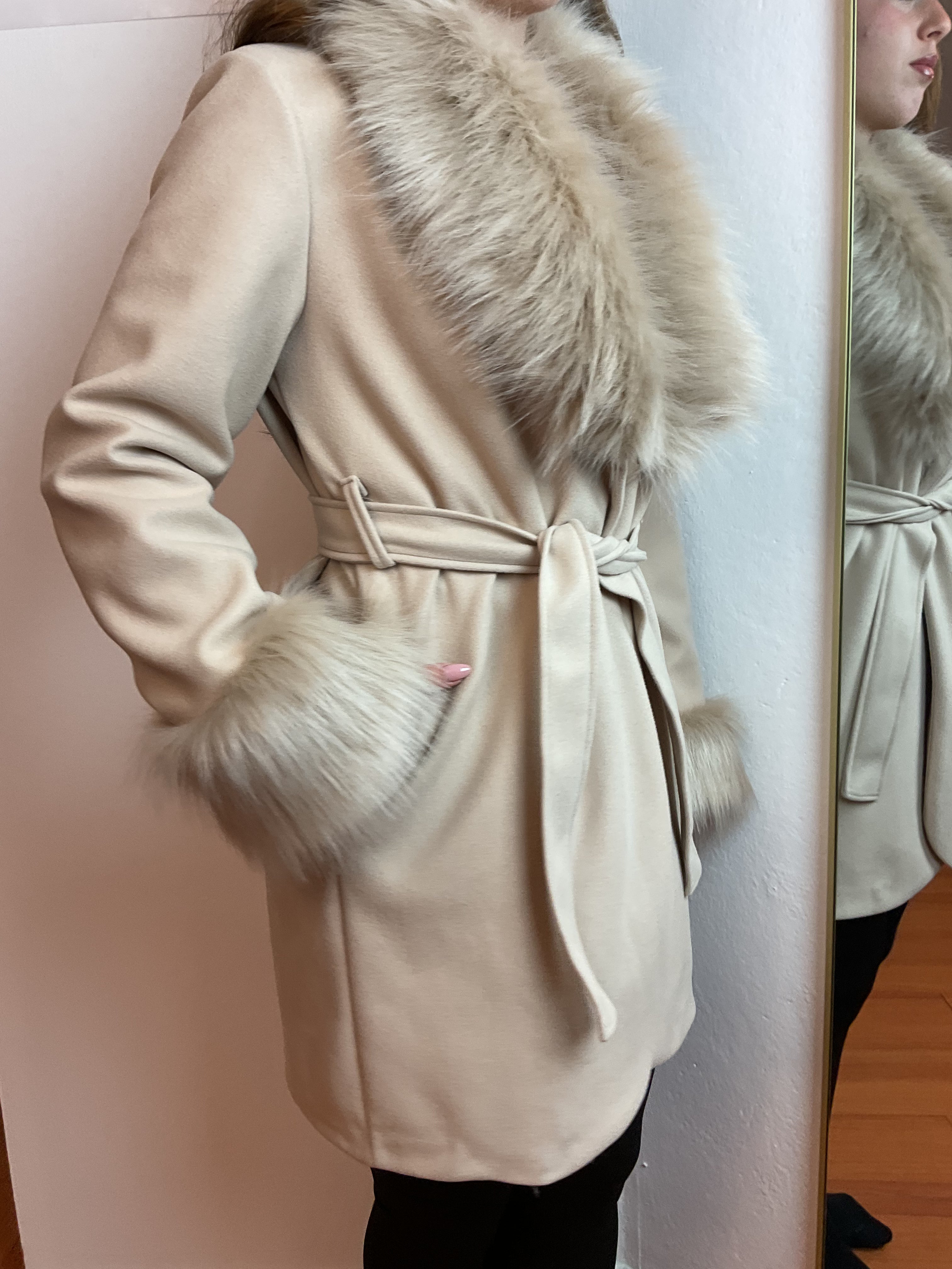 Giacca con collo e polsi in pelliccia