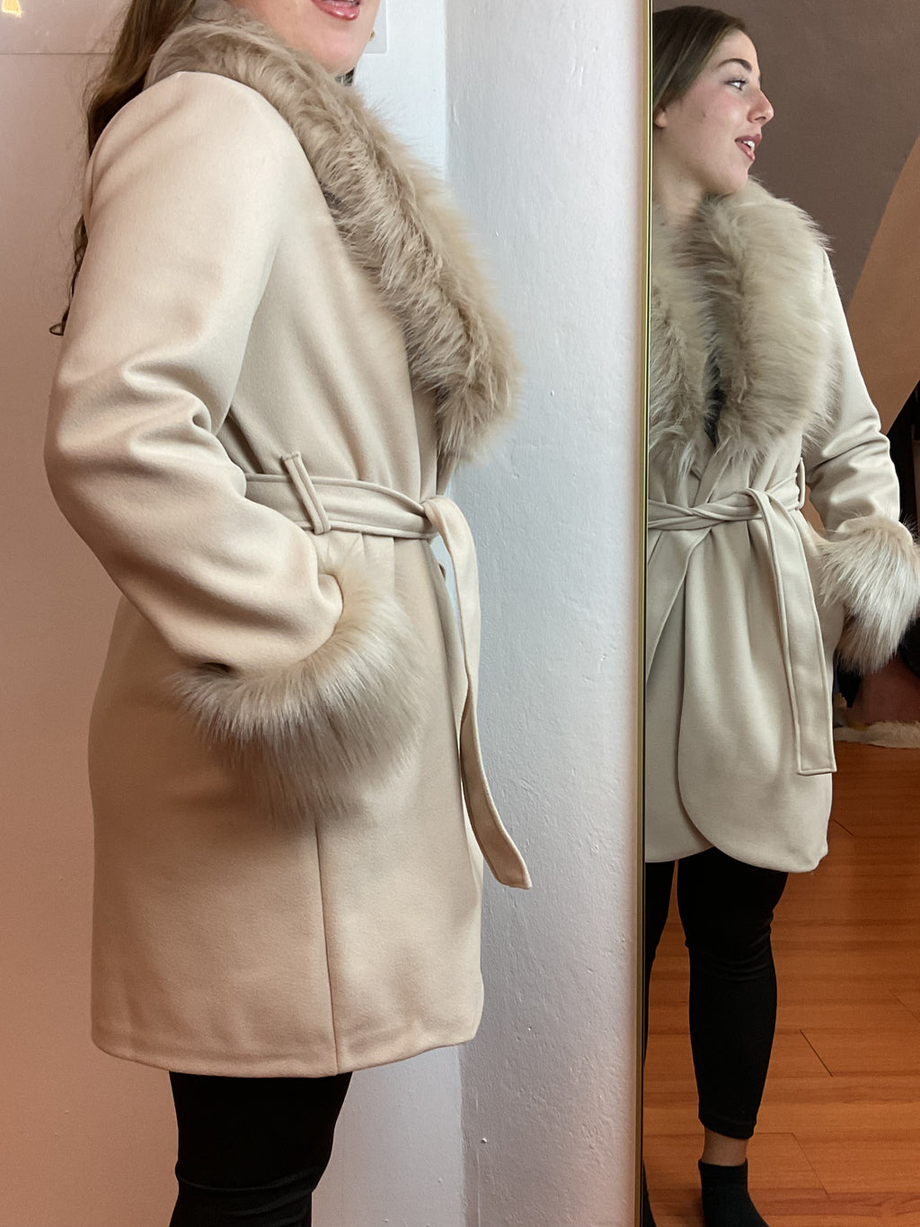 Giacca con collo e polsi in pelliccia