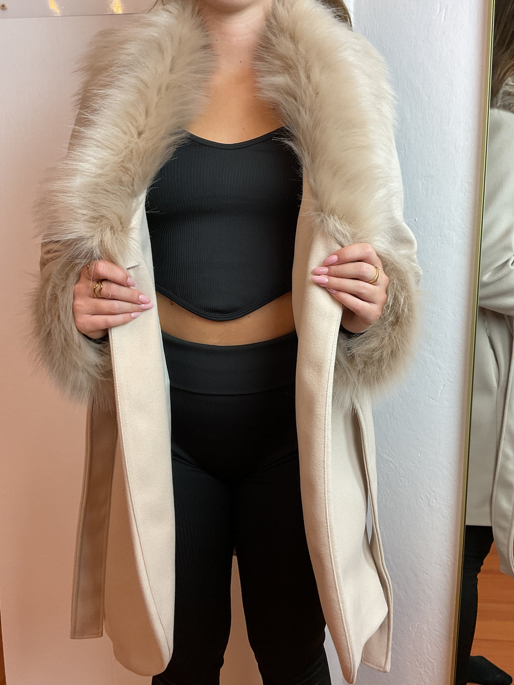 Giacca con collo e polsi in pelliccia